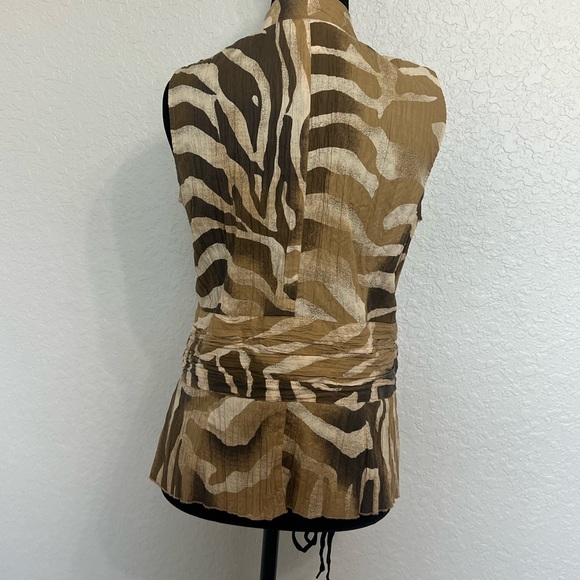 SPANNER Tan Graphic Tie Front Blouse - Picture 2 of 4